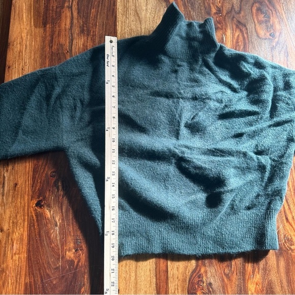 Zara cropped mock neck dolman sleeve sweater green Sz Small fuzzy super soft - Picture 6 of 7